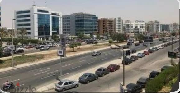 محل مميز للبيع بالقاهره الجديدة علي  التسعين الشمالي  من المالك مباشرة