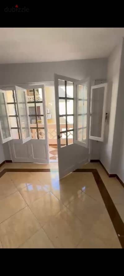 شقه للايجار السكني 150م ب كومباوند جراند فيل ب سموحه