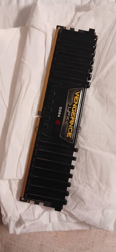 Ram Corsair Vengeance 16GB DDR4 3200HZ - رامة بحالة الزيرو