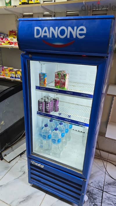 ثلاجة عرض دانون