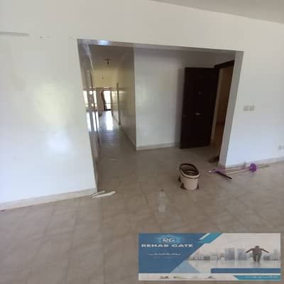 255 sqm apartment for rent in Al Rehab City   Ready for immediate occupancy  Phase 5, near the club and amenities   First floor with elevator  Wide