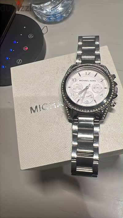 Brand: Michael Kors