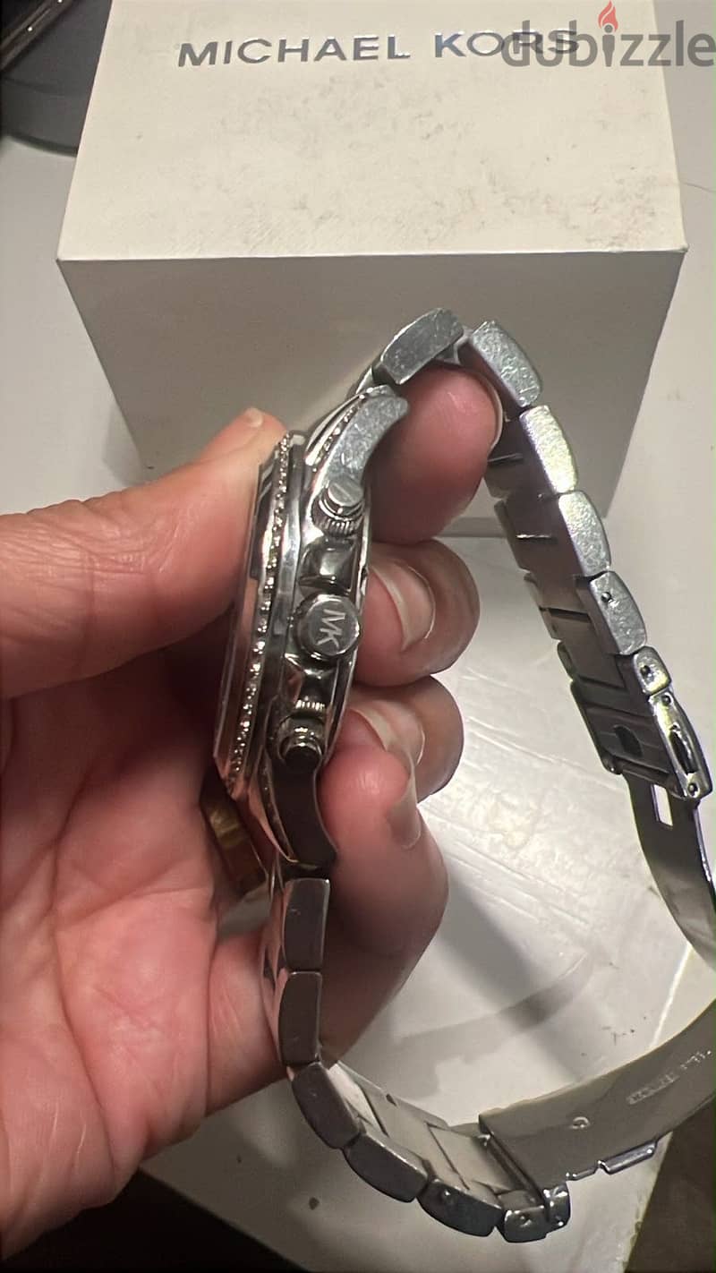 Brand: Michael Kors 2