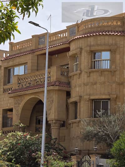  شقة دور كامل للبيع في النرجس 1 – التجمع الخامس   موقع مميز جدًا ثاني نمرة من شارع التسعين، بإطلالة رائعة على جاردن.  