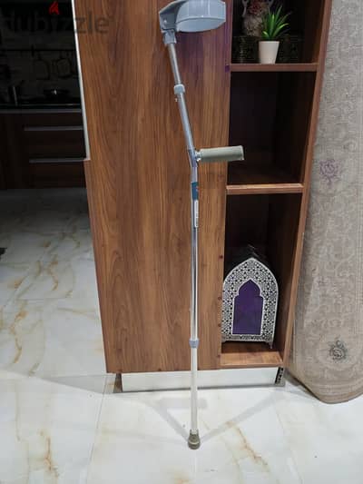 ٣ عكاز طبي بحالة ممتازة