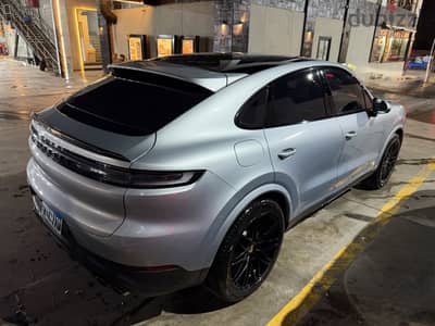 Porsche Cayenne Dolomite Silver Metallic 2024 Porsche Cayenne Dolomite Silver Metallic 2024