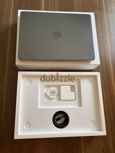 Macbook pro M5- 512GB - 16 Ram- 14 inch - 14 دورة شحن