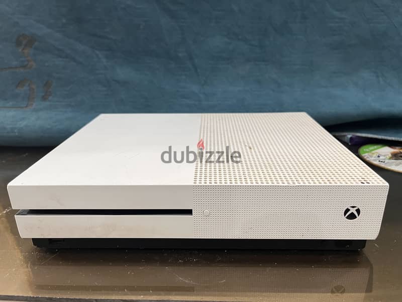 Xbox one with 2 controller 1
