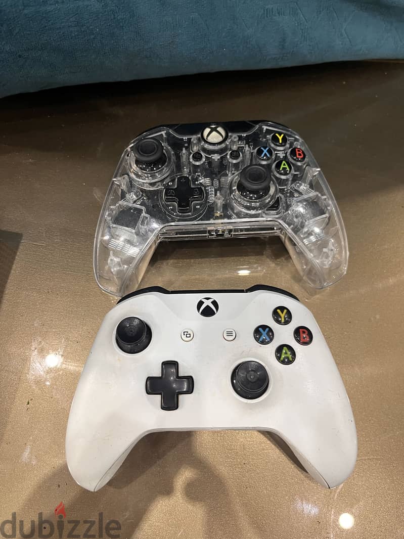 Xbox one with 2 controller 2