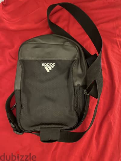 شنطه adidas اصليه اصدار ٢٠١٥ مبقتش موجوده