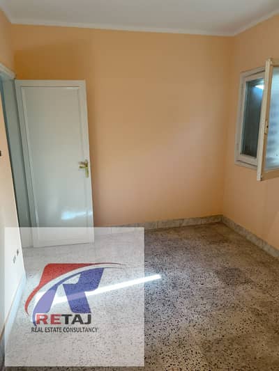 فرصه للسكن والشركات للايجار شقه بالنحاس الرئيسي بين مكرم وعباس سعر مناسب جدا
