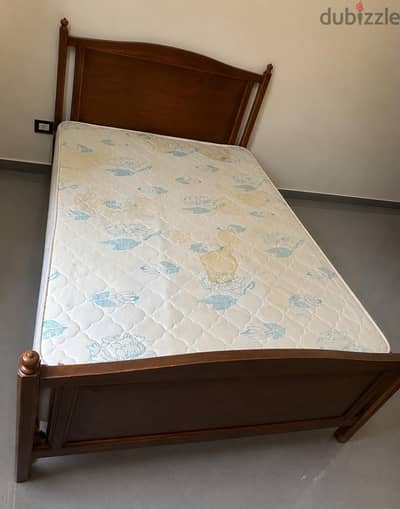 سرير بمرتبته