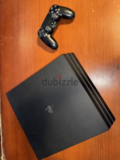 PlayStation 4 pro استخدام شخصي للبيع
