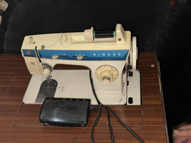 Singer sewing machine 4