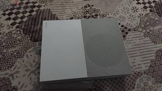 Xbox one s لوحده من غير درعات