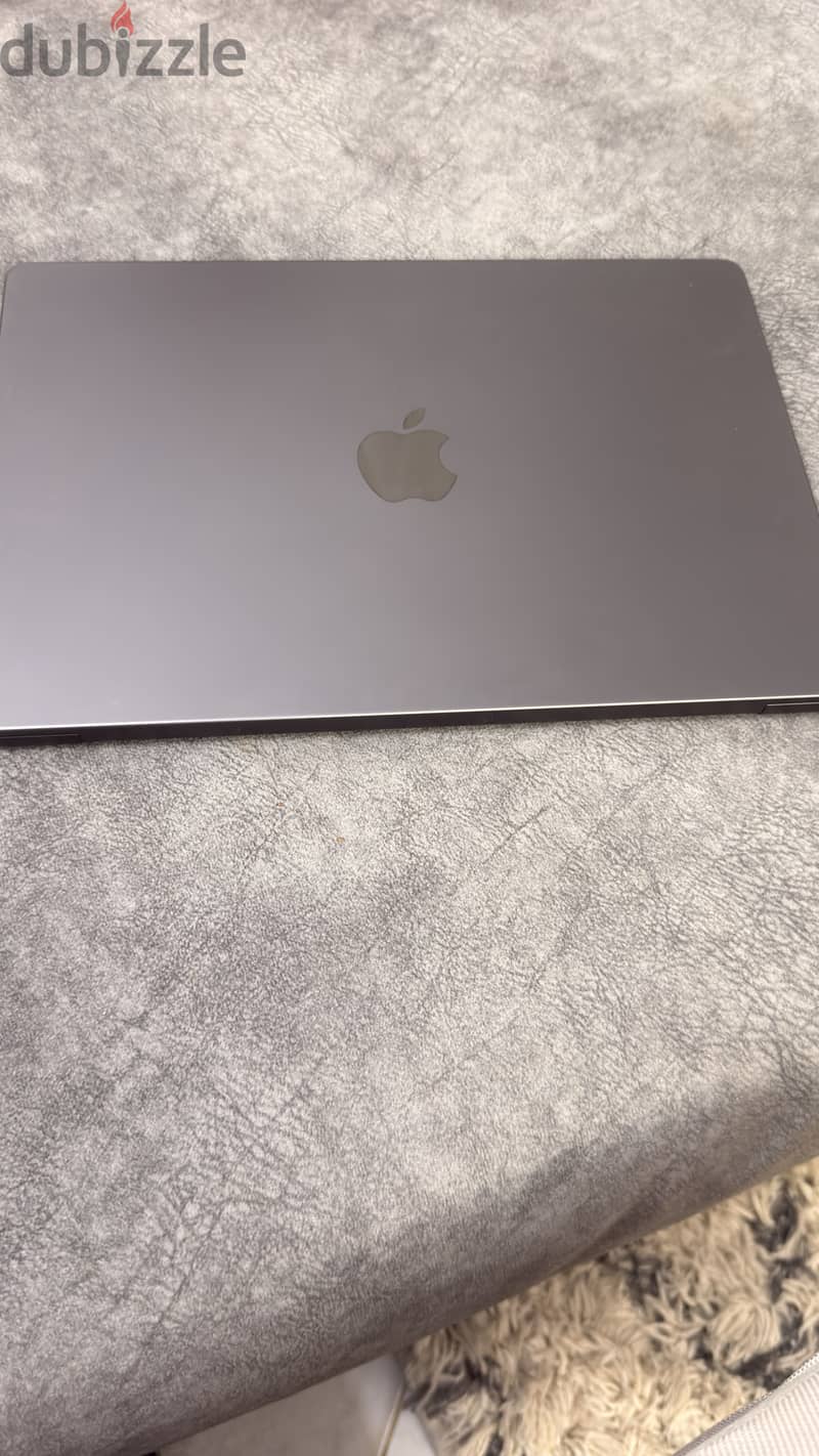 MacBook Pro M3 pro 4