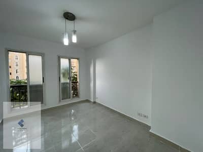 Apartment for rent in Madinaty Compound, New Cairo for immediate housing. An area of 137 consisting of 3 bedrooms + 2 bathrooms with a direct view of the green areas.