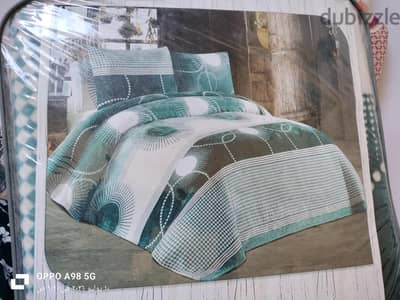 طقم لحاف بفرش سرير جديد لم يستخدم