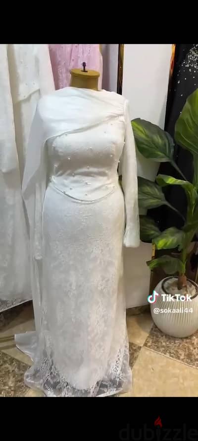  فستان أبيض هادي