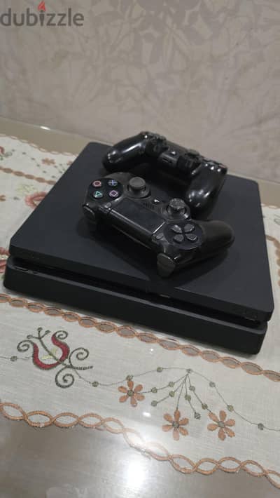 PS4 slim used like new