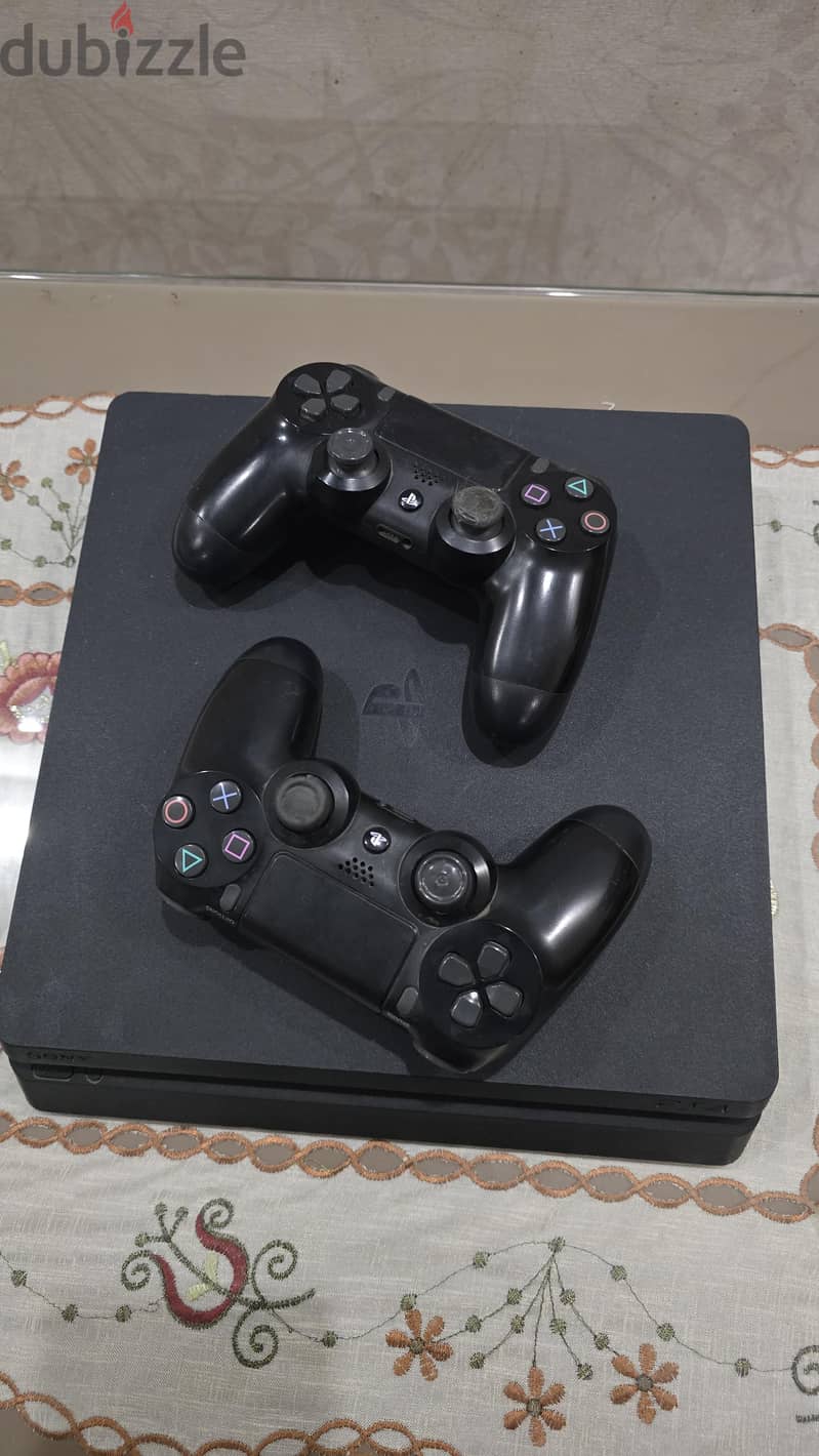 PS4 slim used like new 1