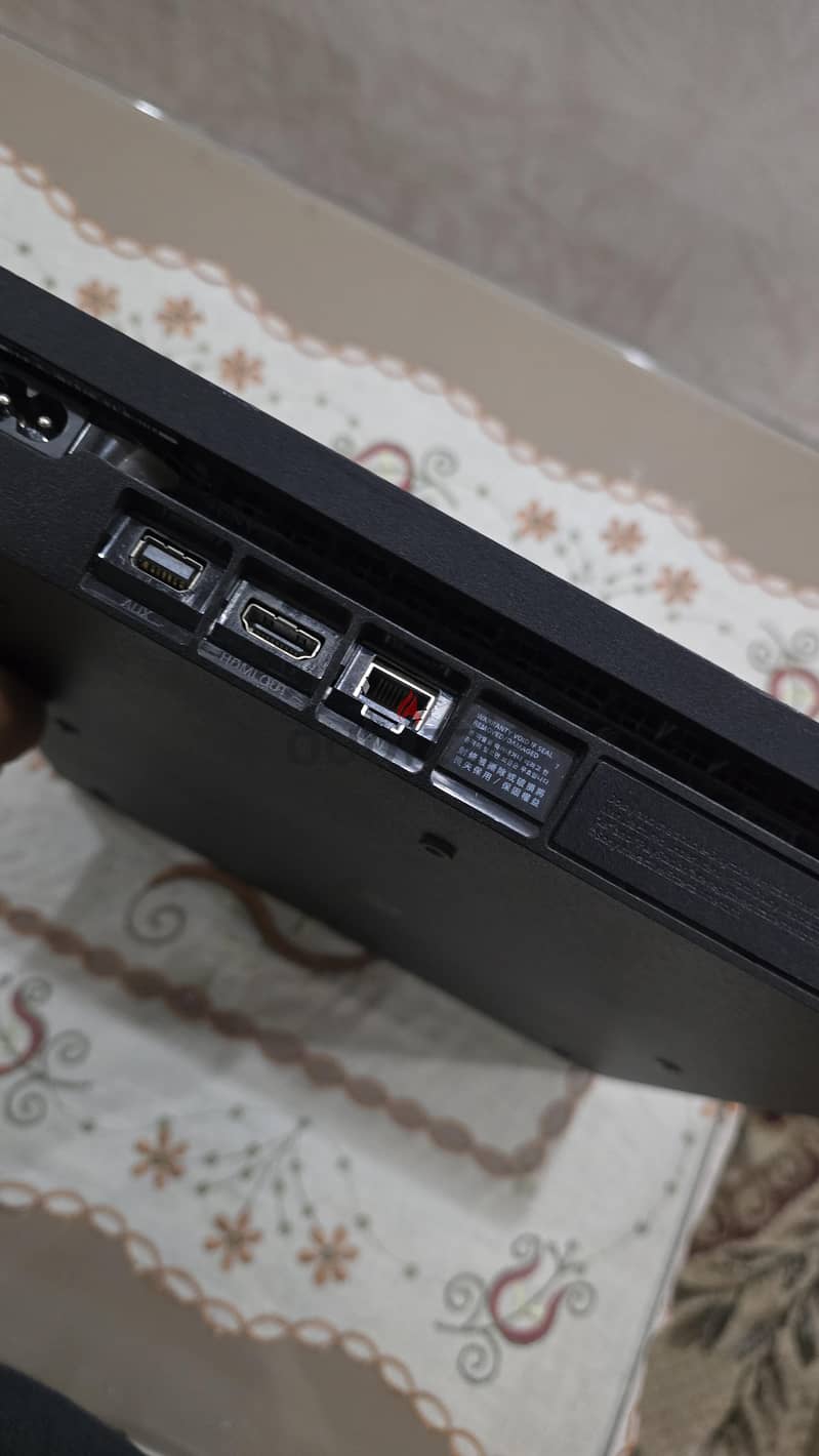 PS4 slim used like new 2