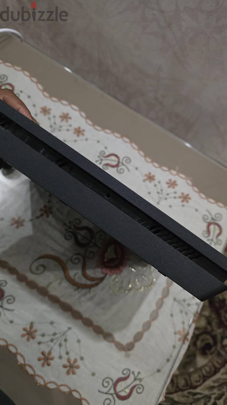 PS4 slim used like new 3