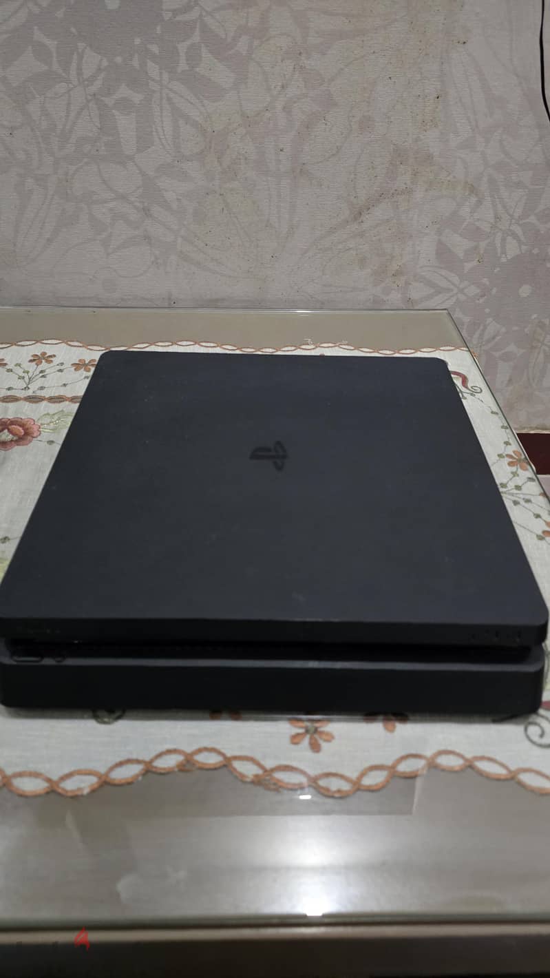 PS4 slim used like new 4