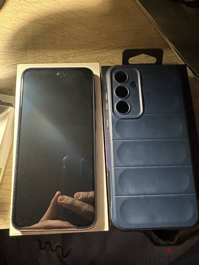 Samsung A35 5G USED LIKE NEW NO SCRATCH و معاه ٥ حجات