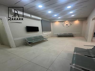 عيادة 300م للإيجار في مصر الجديدة دور ثالث مكيفة بميدان الأسماعيلية