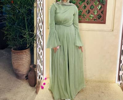 فستان سيمبل يلبس لوزن 80ك أستخدام نضيف جداا أتلبس مرا واحده بس