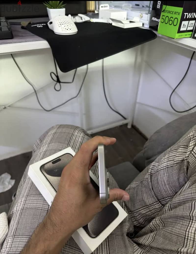 Apple - iPhone 15 Pro Max 5