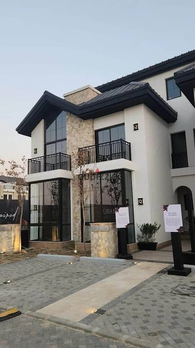 A luxurious villa, fully finished to an ultra-super-luxury standard, with modifications, in a very distinguished location in the Golden Square A luxurious villa, fully finished to an ultra-super-luxury standard, with modifications, in a very distinguished location in the Golden Square