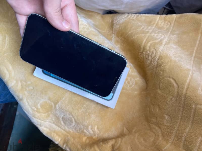 Apple - iPhone 12 4