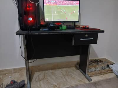 طاولة كمبيوتر