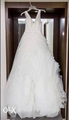 Wedding Dress & Veil فستان فرح pronovias