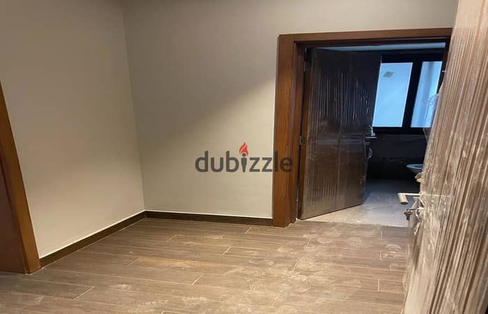 شقة متشطبة بالتكيفات جاهزة للسكن  في بيفرلي هيلز