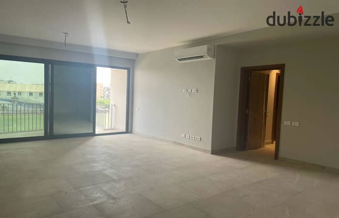 شقة متشطبة بالتكيفات جاهزة للسكن  في بيفرلي هيلز