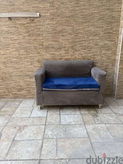 4 sofas 5 tables 12 chairs