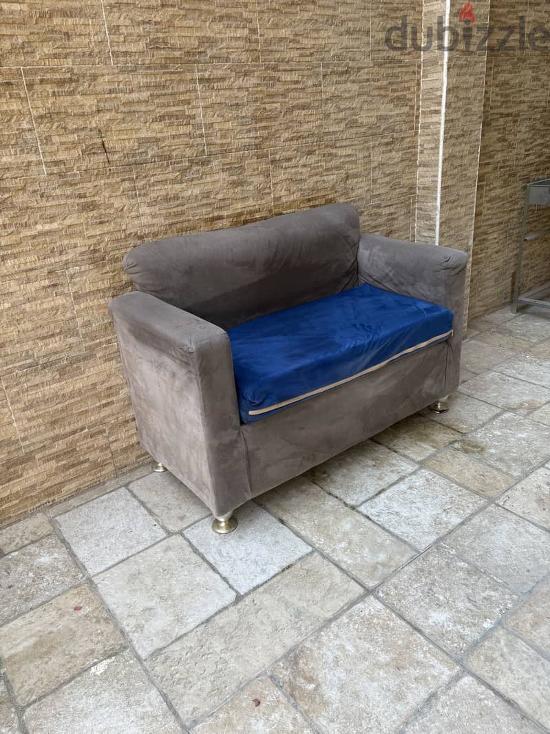 4 sofas 5 tables 12 chairs 2