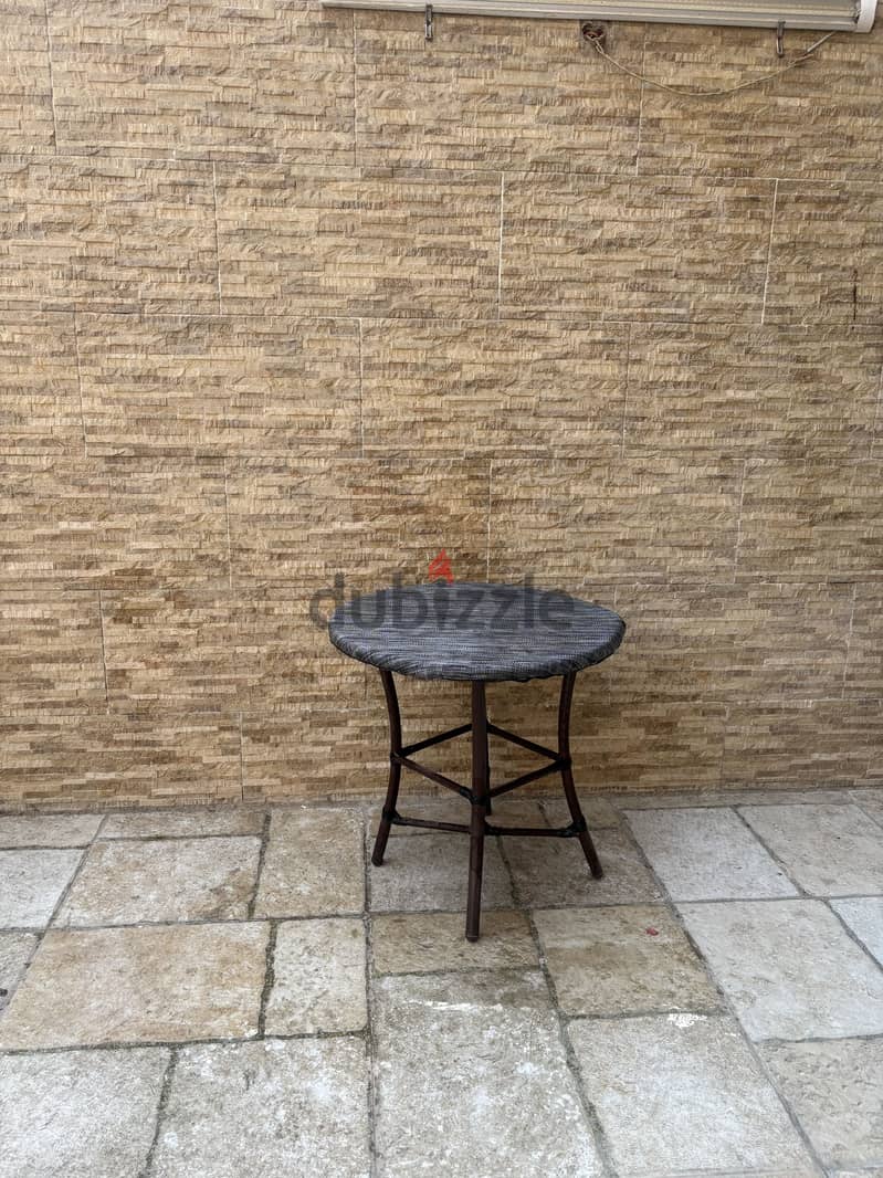 4 sofas 5 tables 12 chairs 4