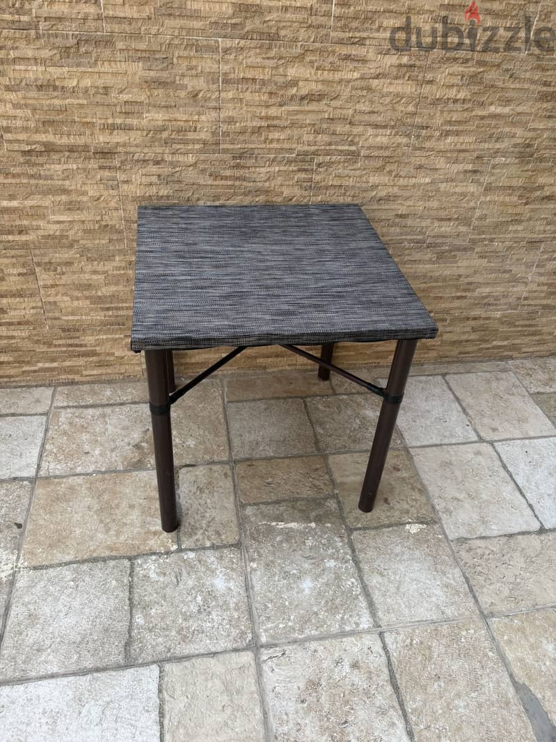4 sofas 5 tables 12 chairs 6