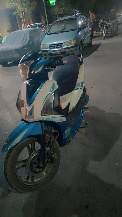 اسكوتر st plus 200 بحاله جيده جداً