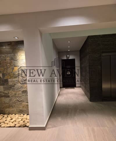 شقة ٢٥٧ متر بحري متشطبة تشطيب فاخر في كمبوند village avenue لشركة palm hills بافضل سعر