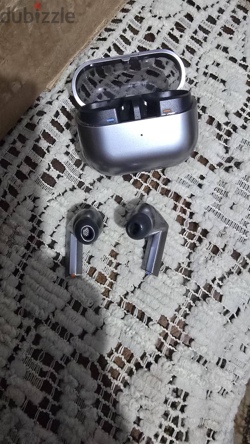 samsung earbusd 3pro 1