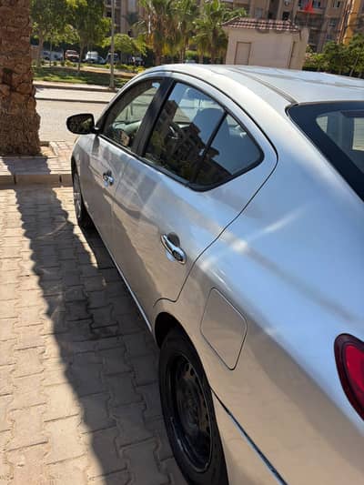 Nissan Sunny 2022