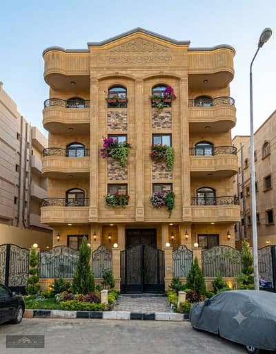 شقة ممتازة 215 متر 3 غرف و 3 تواليت لوكيشن اكثر من ممتاز بالمنطقة الثامنة عمارات اقوي لوكيشن بالشروق موقع لا يتكرر بسعر خيالي