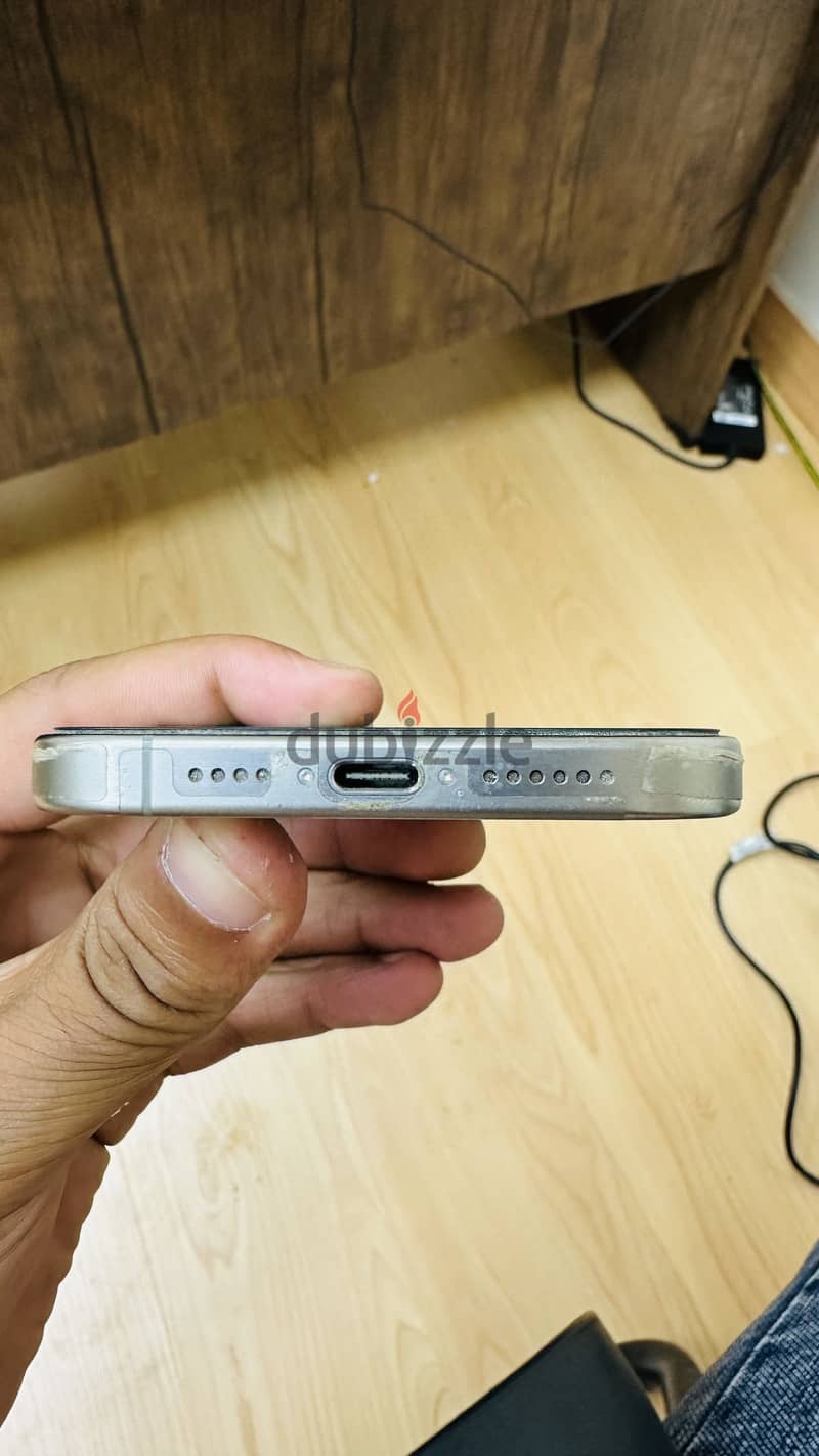iPhone 15 Pro Max 4