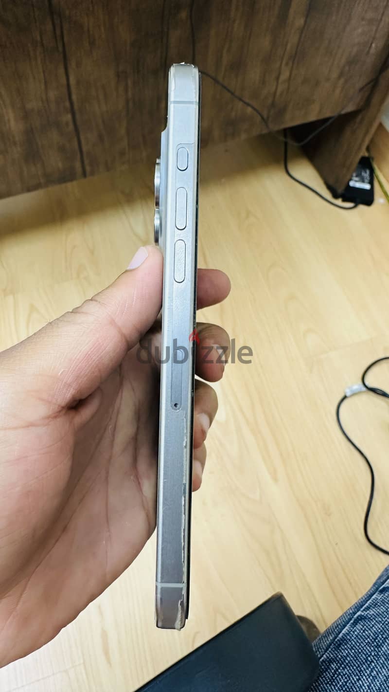 iPhone 15 Pro Max 5
