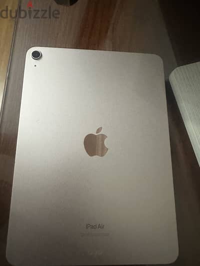 ايباد اير ipad air 5 للبيع بالعلبة كالجديد لونه روز جولد